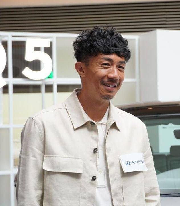 原创张继聪夫妇同台捞金45岁谢安琪仙气飘飘肤色形成鲜明对比