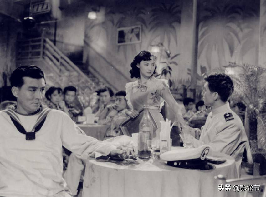 是担心找不到类似台的外景地,但在剧本讨论中,时任电影局局长陈荒煤力