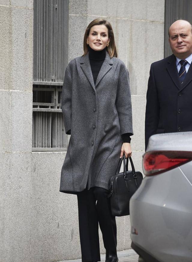 5件衣服穿遍整个春季,真美_莱蒂齐亚_大衣_裙装