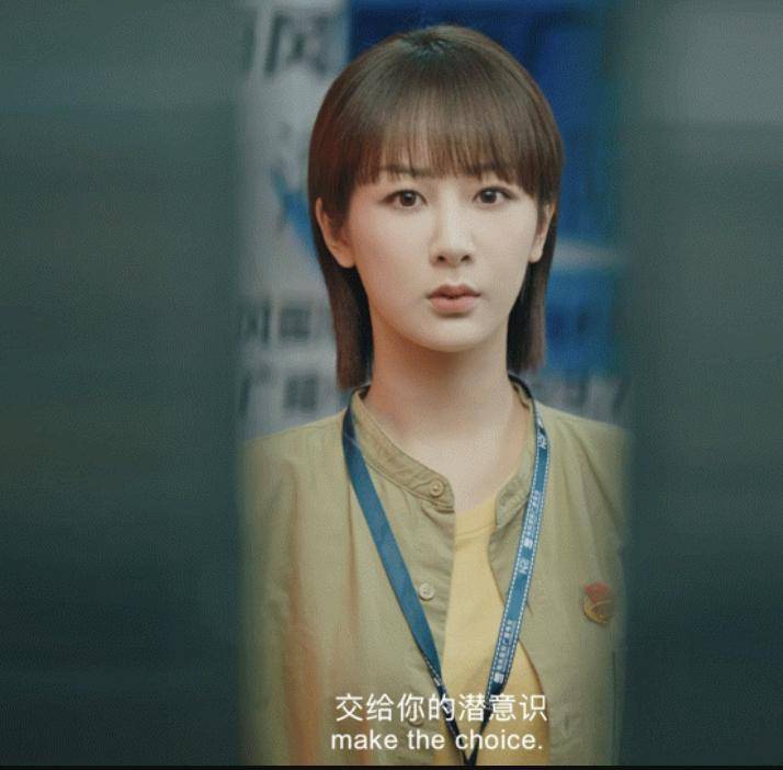 大家提到杨紫大多会联想到她和李现合作出演的偶像剧《蜜汁炖鱿鱼》