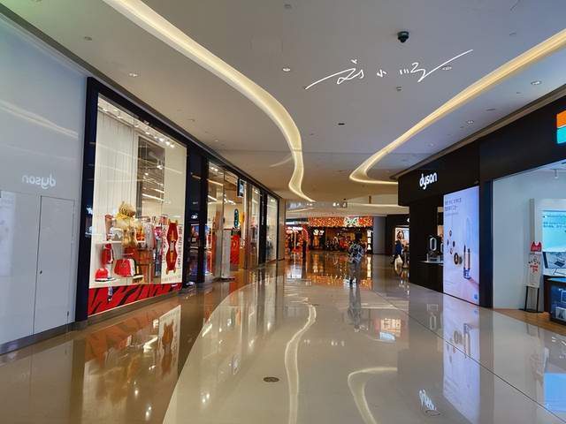 原创广州市白云区有一家大型商场有三条地铁直达却似乎人气不旺