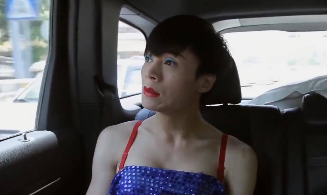 原创变性人李二毛为爱变女人却惨遭抛弃在出租屋落寞离世