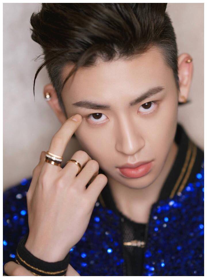 蔡徐坤与小鬼曾经的队友现在的对手同台大pk魅力