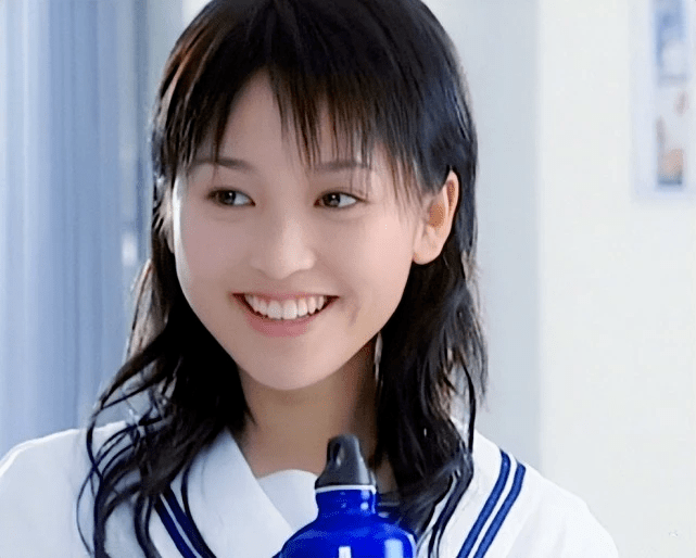 金莎官宣新冠10天后痊愈出院感谢医护人员照料感谢大家关心