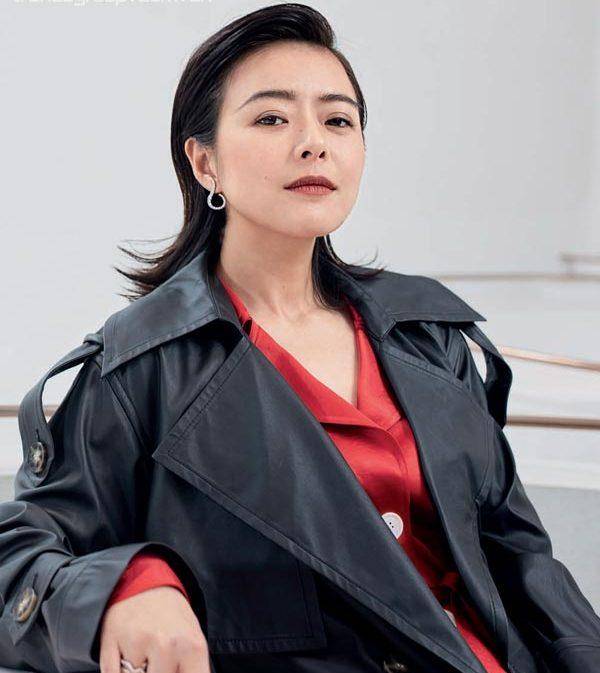 原创美女主持人陈辰真放得开高开叉裙炫大长腿高龄生女身材恢复好