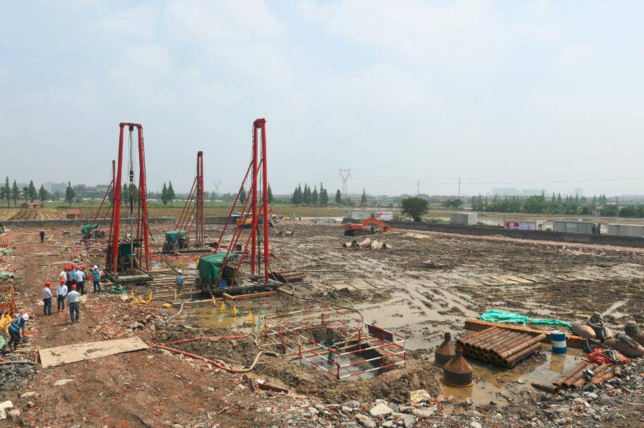 该变电站位于余姚市朗霞街道宏达路北侧,熊家街村东侧,本期