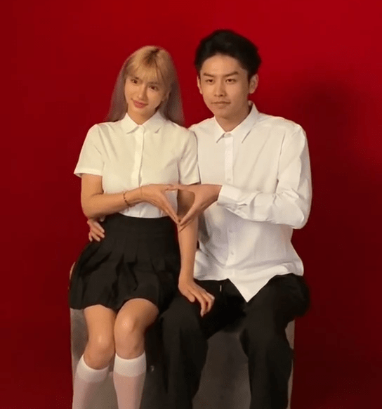 李小璐40岁闺蜜李桃带娃嫁人,小15岁男友身份成谜,女儿已6岁_视频