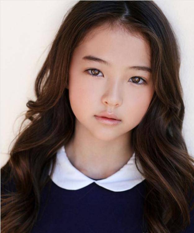 12岁逆天颜值混血少女模特!宋慧乔 jennie的强大美貌_ella_gross_造型