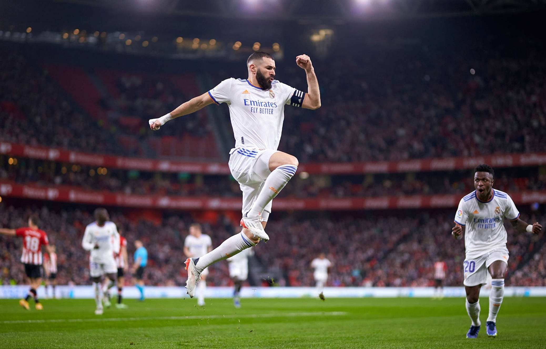 本泽马最强的赛季,c罗梅西都难以媲美_皇马_荣誉_欧冠