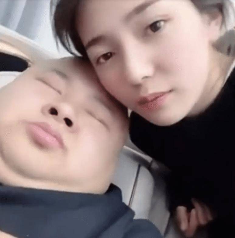 白羽在婚礼上和老狗组成"美女与野兽"的组成,即使身为全场最漂亮的