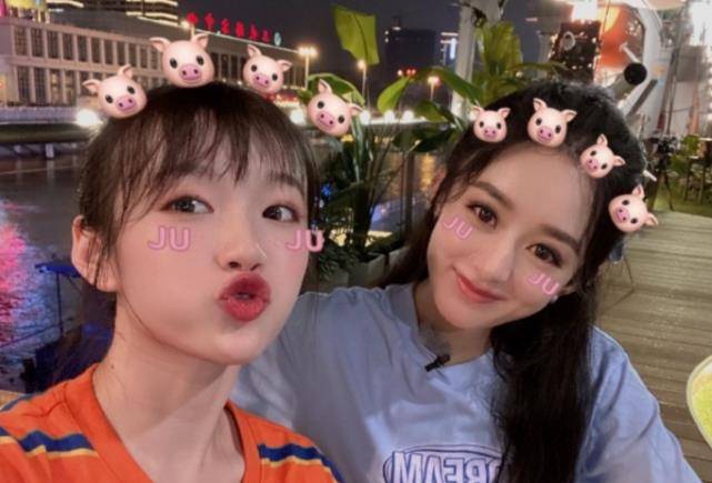 赵丽颖和妹妹们自拍曝光,在夸张的滤镜下,反而失去了原先的颜值