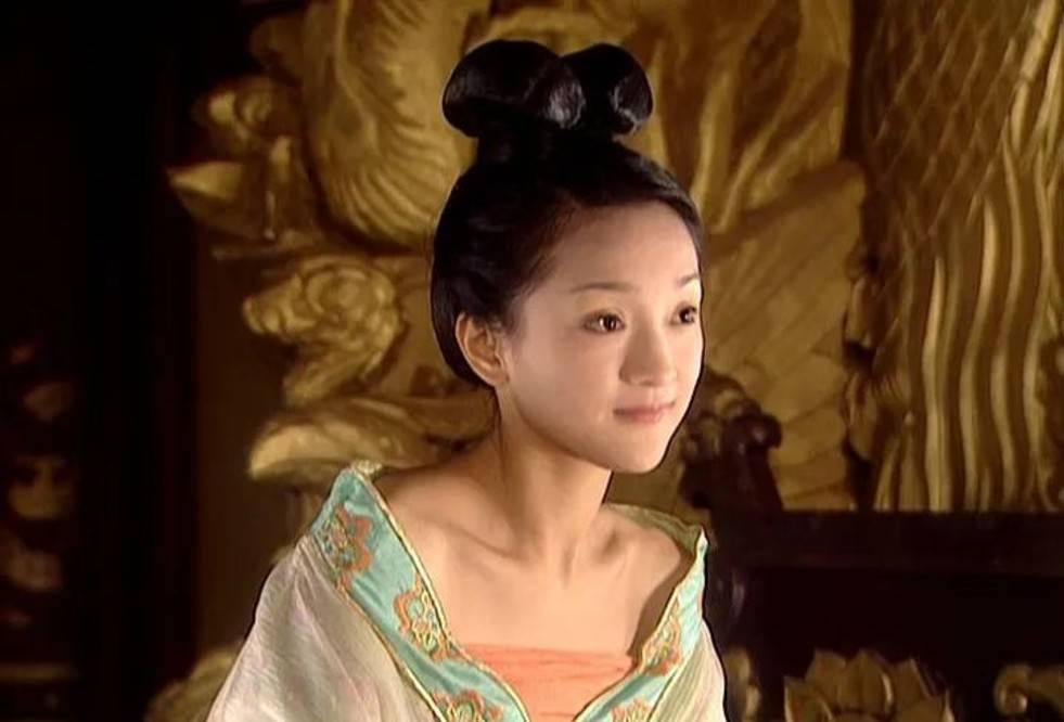 原创             刘亦菲的溜肩，周迅的双下巴，这些女星有“缺点”却美得倾国倾城