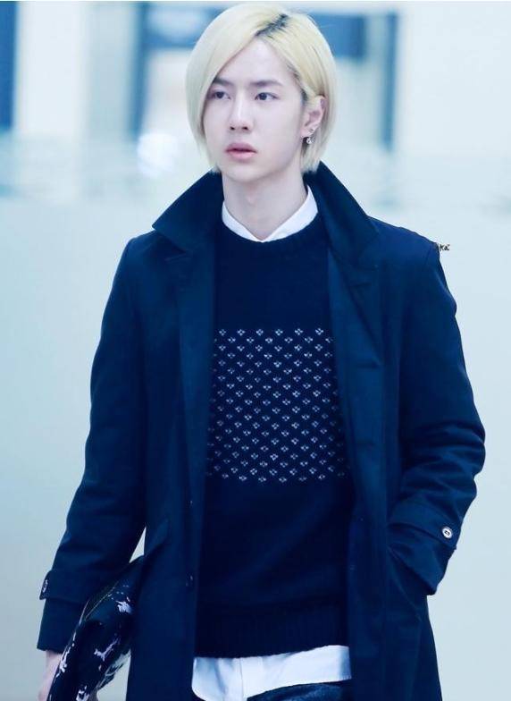 王一博长发剪短发新发型戴渔夫帽增添阳刚气质又有男人味