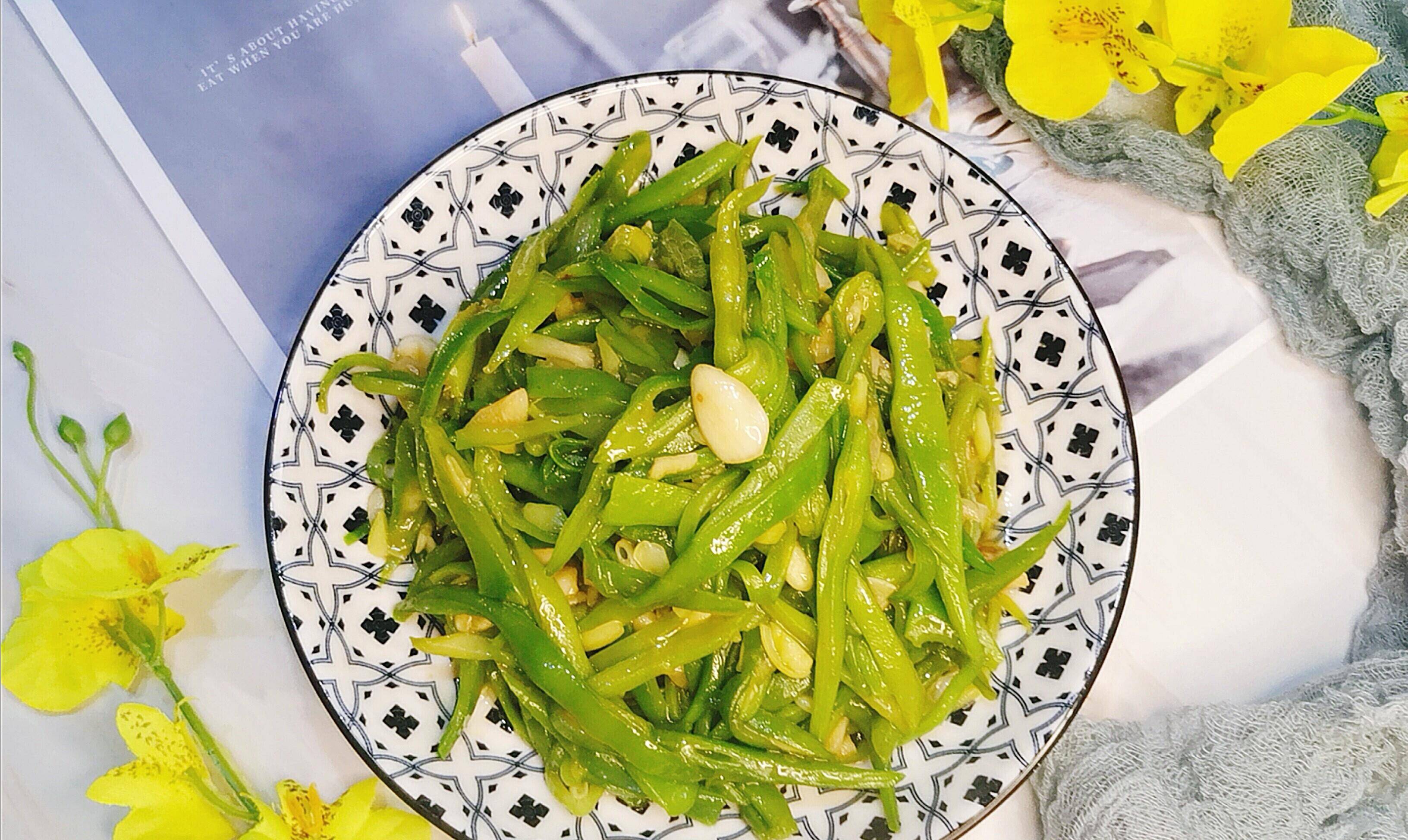 夏日怕油腻,来盘清炒扁豆角,脆脆的,有点甜,越吃越想吃_食用_胃口