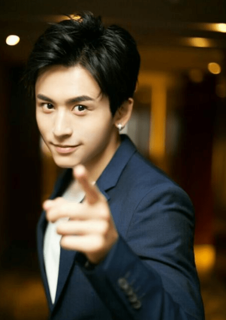 男演员影响力榜:罗云熙跌出前十,任嘉伦第9,榜首是演话剧的他_演技