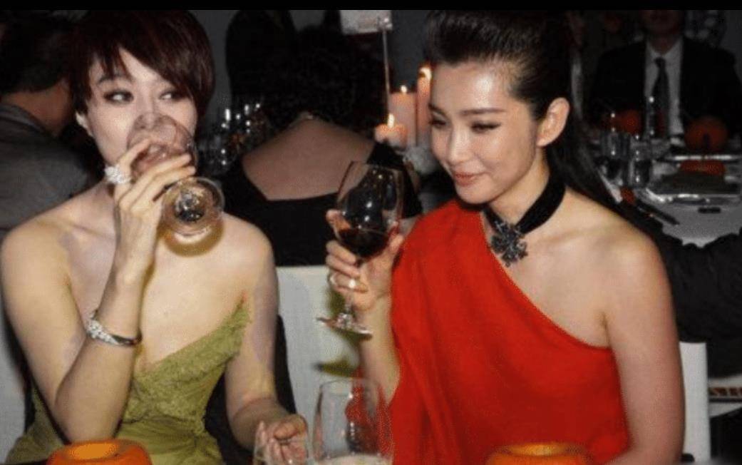 原创成龙和双冰同框照曝光多年后遭李冰冰回怼喜欢她就去找她