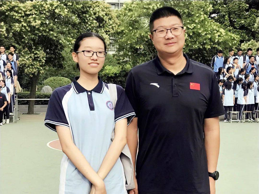 2022届高三毕业合影祝福同学们下一站更幸福