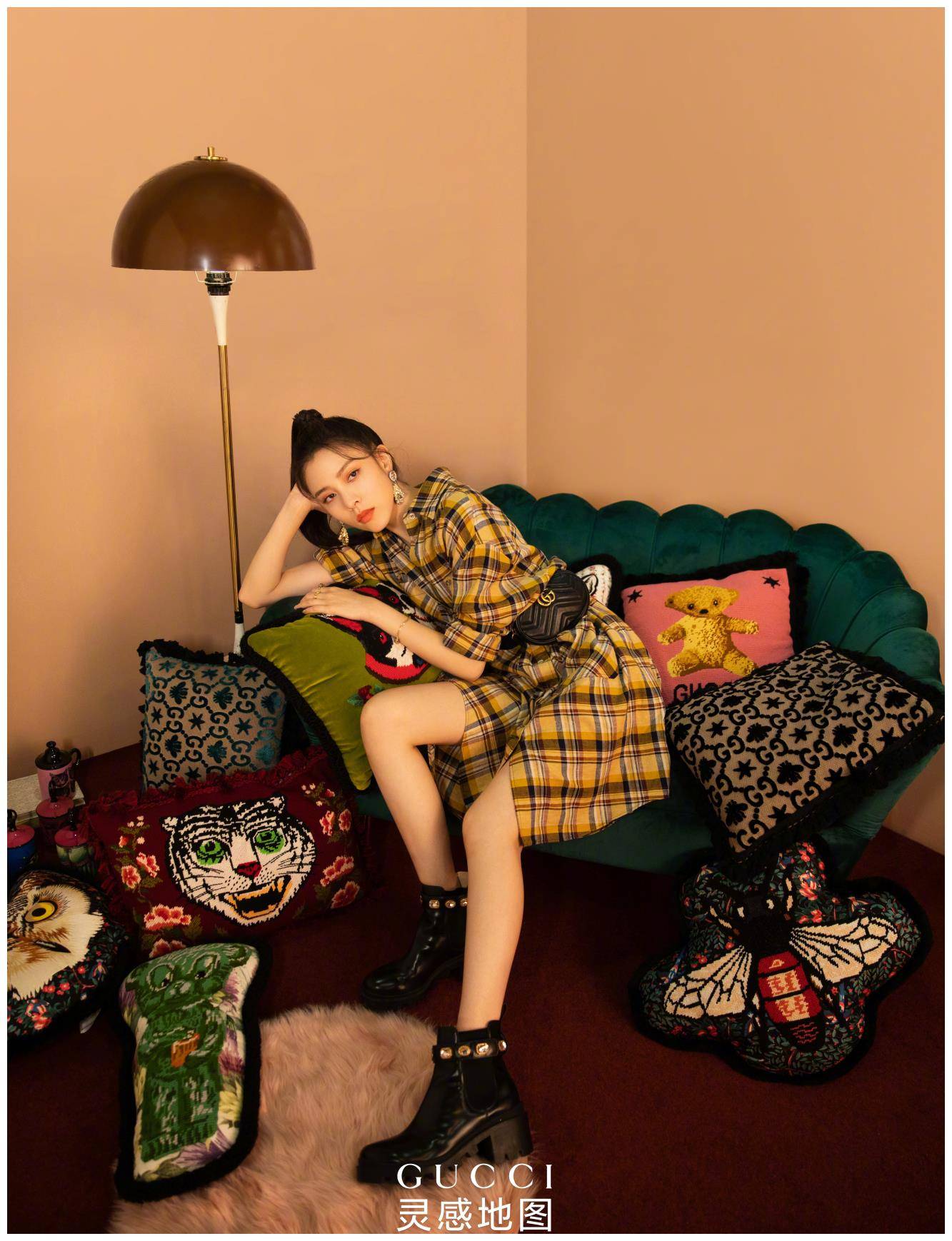 原创             宋妍霏和杨超越，同拍Gucci海报，一个时尚高级一个却略显尴尬？