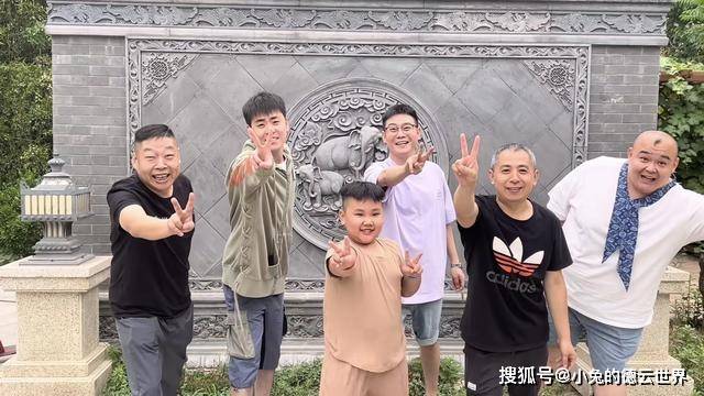 原创德云社张云雷晒自拍照并与粉丝互动粉丝辫哥哥真是懂大家