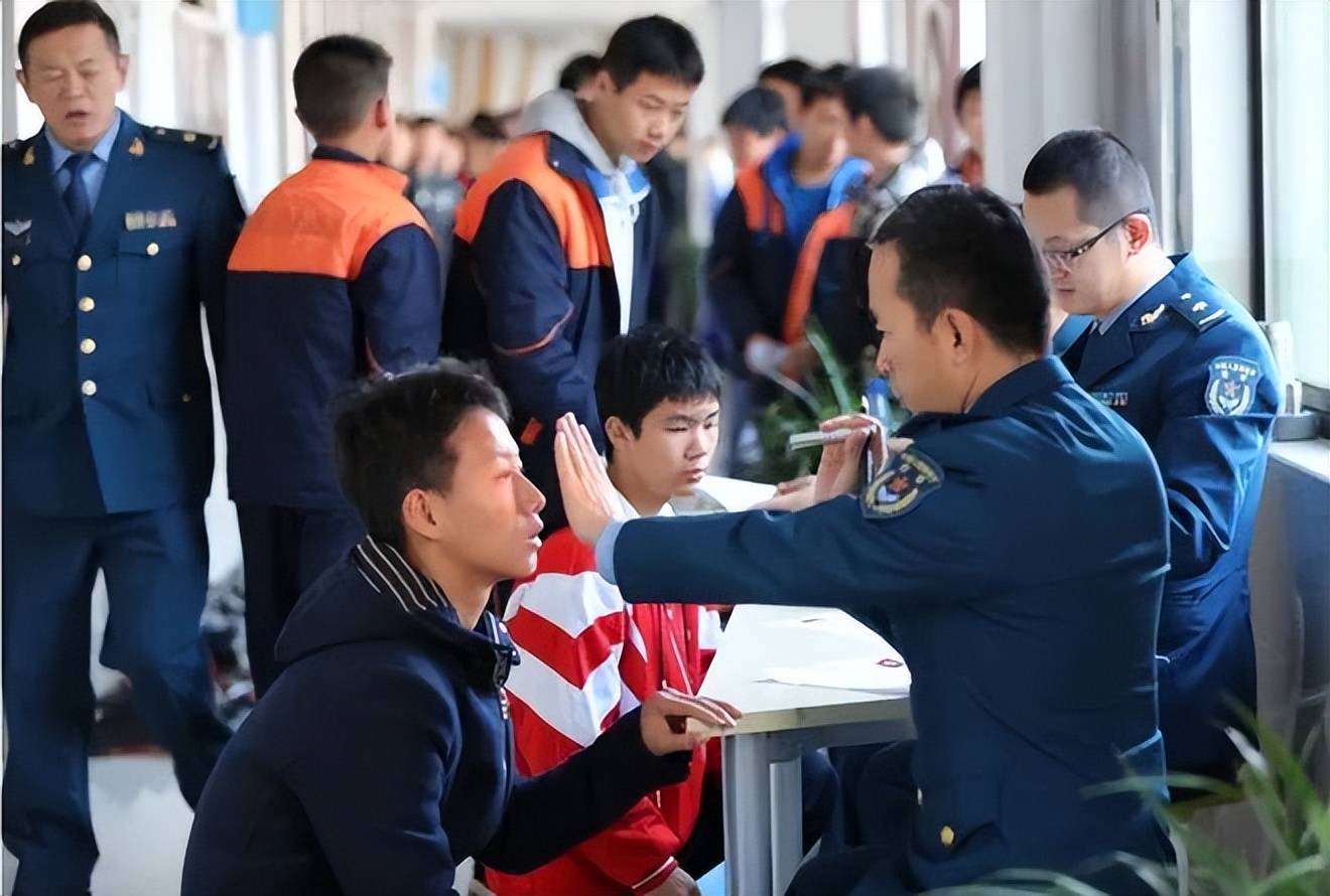 原創空軍殲7墜機失事一名群眾遇難為何還是強調飛行員要及時跳傘