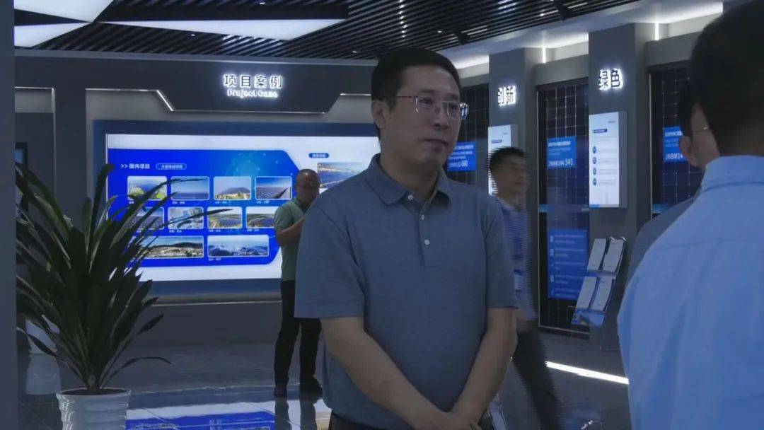 经济开发区管委会主任刘大鹏,县委常委,副县长成坚参加.