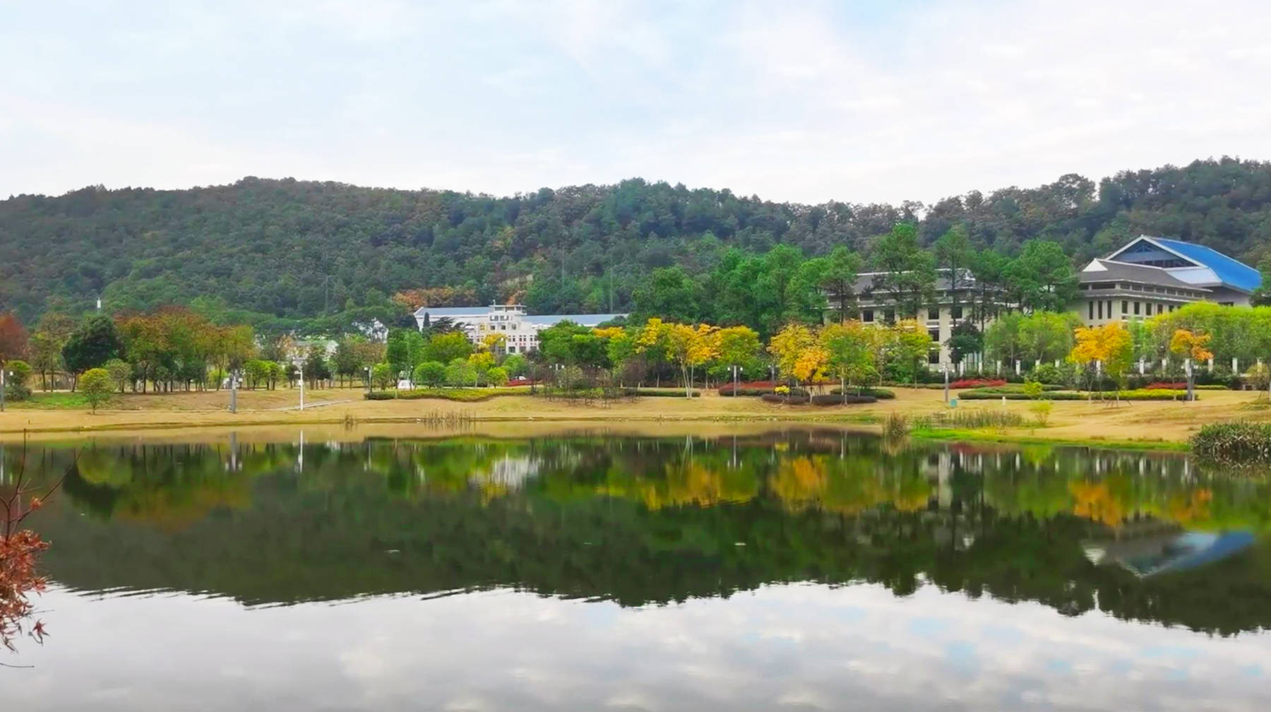 游览武汉郊区兰亭公园：有山有水的全开放式环境，书法元素是亮点_园区