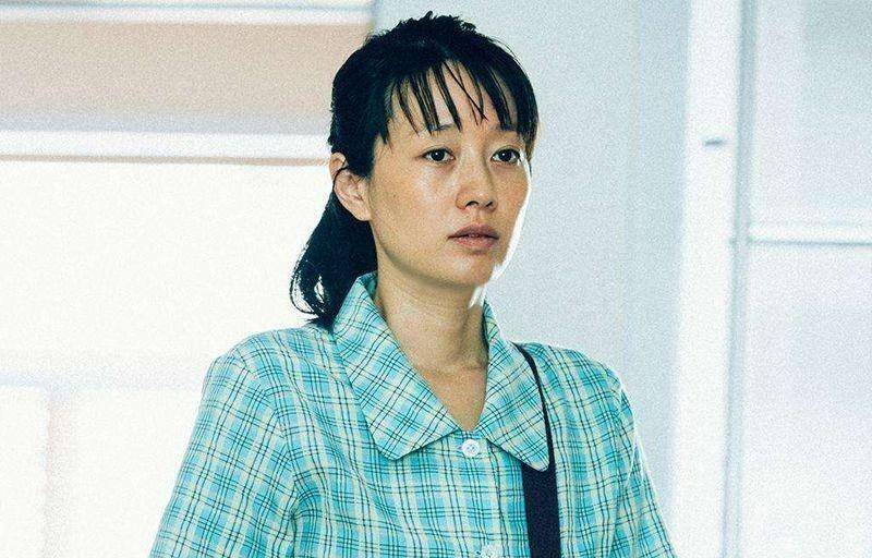 "闺女,谁都可以喊累,但是爸爸不会,马伊琍坐在后座紧紧搂着父亲的腰