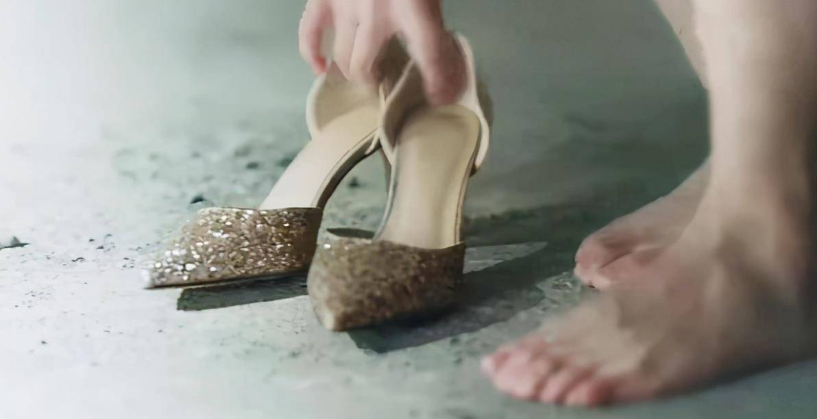 原创36岁李倩近照曝光事业有成躲过中年危机家庭美满惹人羡