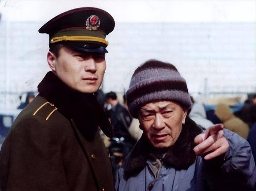 于是便邀约他主演反腐剧《大雪无痕》,这是任程伟第一次演主角,在拍戏