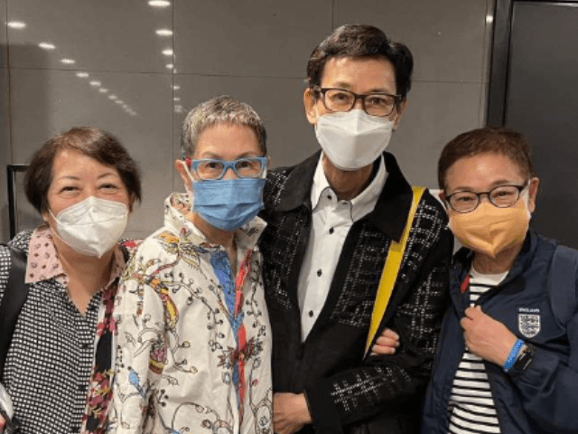 郑欣宜演唱会被送戒指求婚,郑少秋坐台下表情耐人寻味