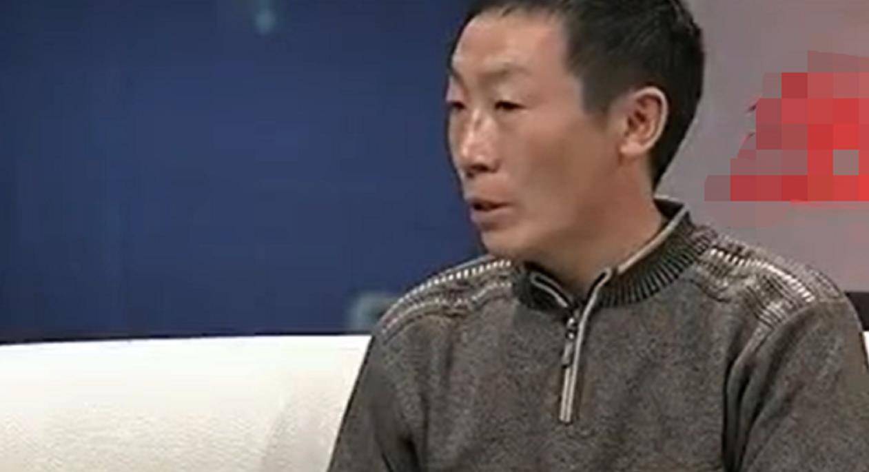 2010年女子带男友回家,二叔却极力阻拦两人交往,称:他是你弟弟_李梅