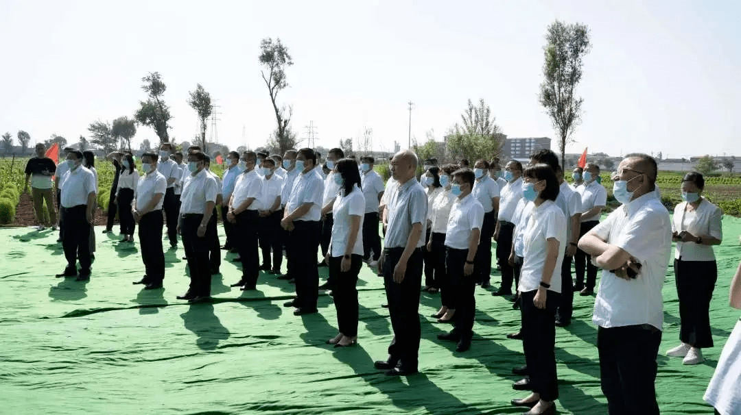 不久前,清徐县副县长郝飞一行,就风神轮胎厂迁入选址,手续办理等相关