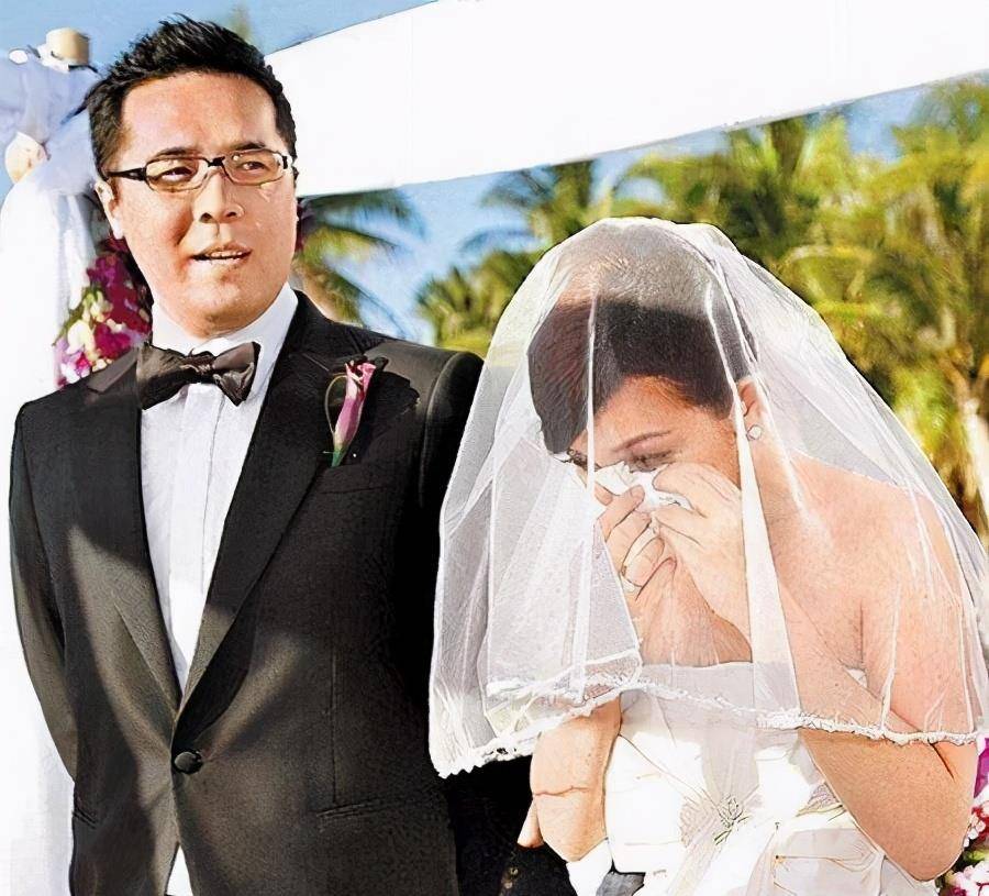 原创42岁情歌女王梁静茹新恋情曝光离开前夫她幸福吗