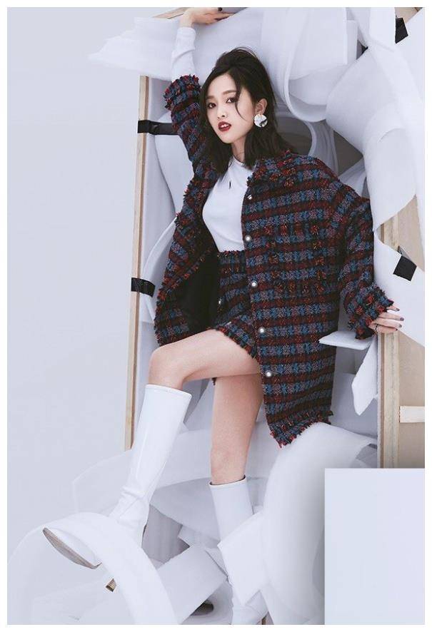 原创吴宣仪的腿有多绝换三双长筒靴没有合脚的只得换成长筒袜