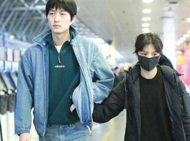 其实金大川与春夏恋情也算有迹可循.