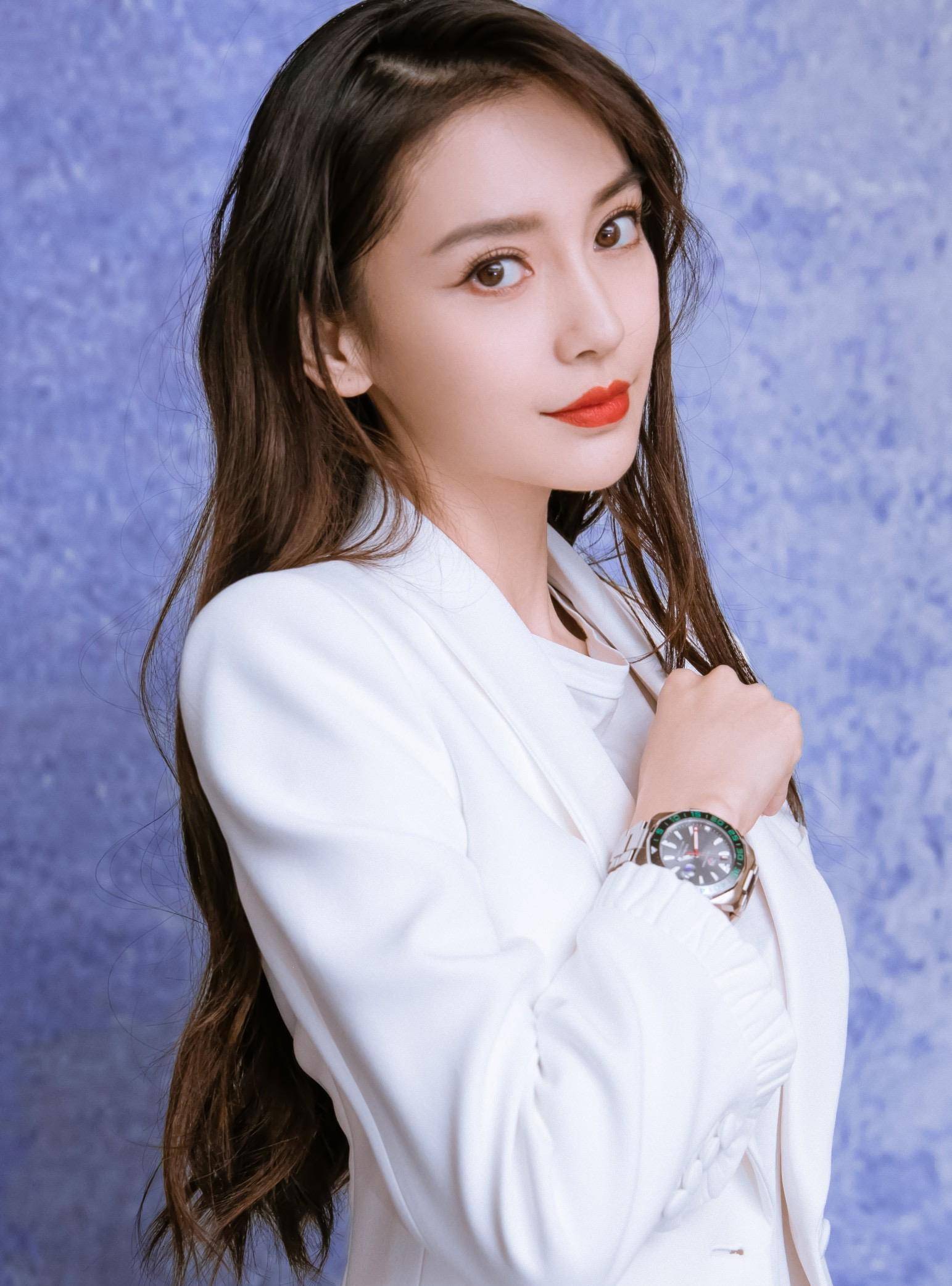 原创杨颖与儿子近况曝光20岁攀上黄晓明后她到底变了多少