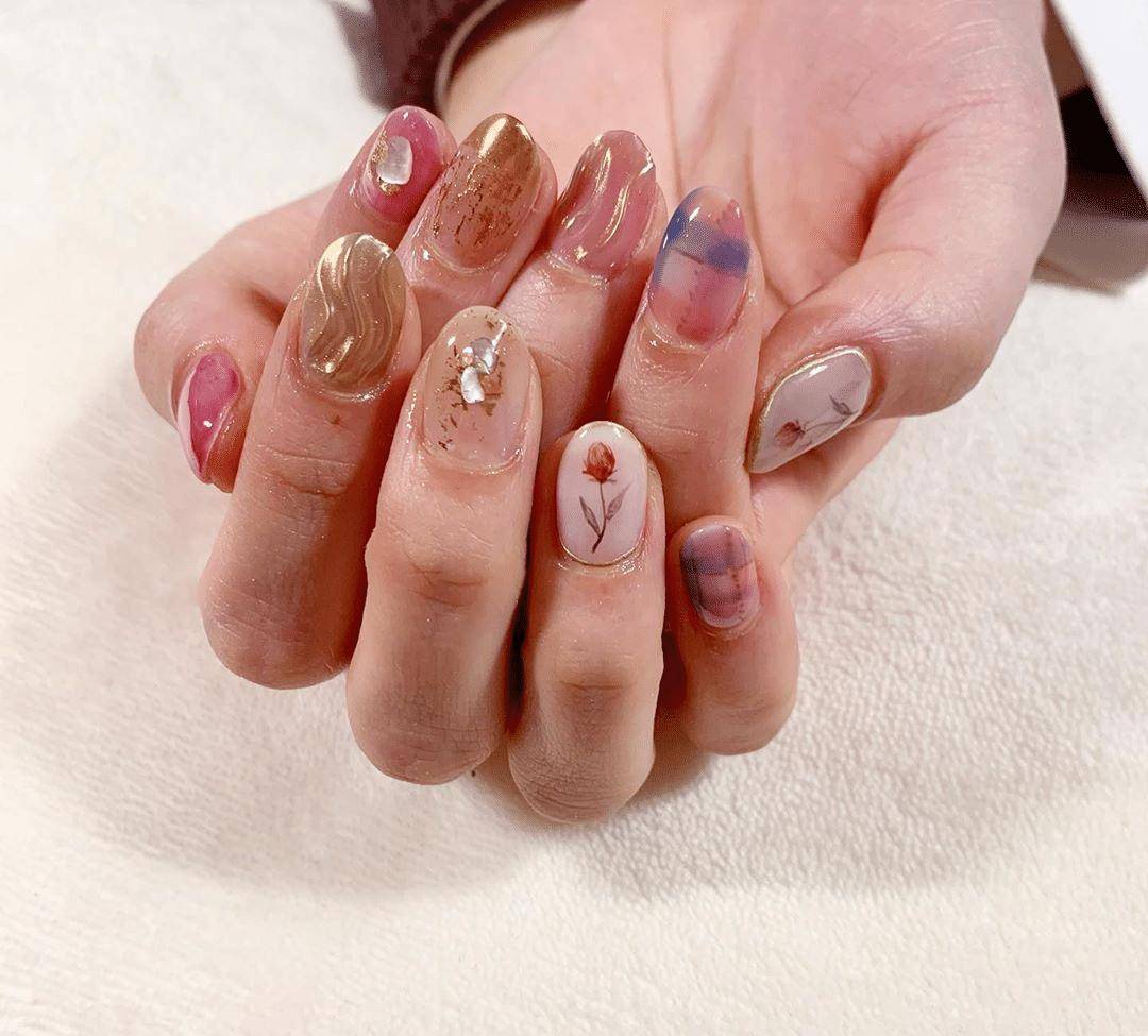 精致复古风美甲化身迷人的复古女孩快来pick属于你的那一款吧