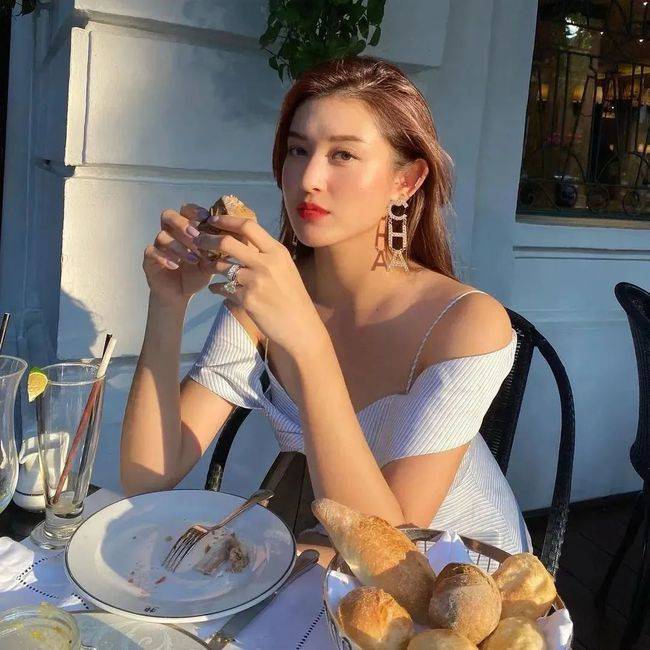 越南版迪丽热巴,嫁90后小鲜肉,这颜值和身材绝了_阮宣眉_富豪_人生