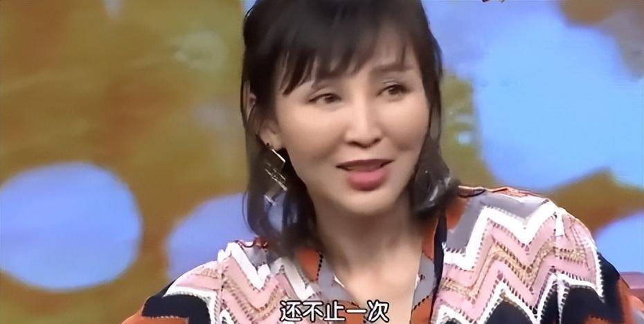 原创岳丽娜不顾父母反对嫁初恋婚后连生3胎如今成人生赢家