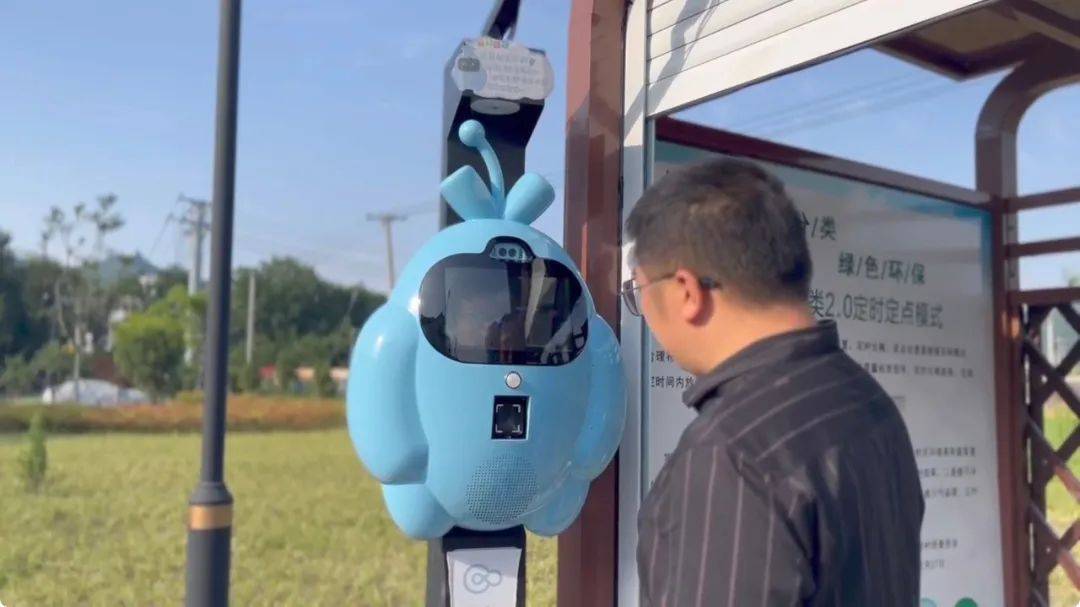 小纳垃圾分类智能督导机器人多地上岗纳故环保ai人工智能发力
