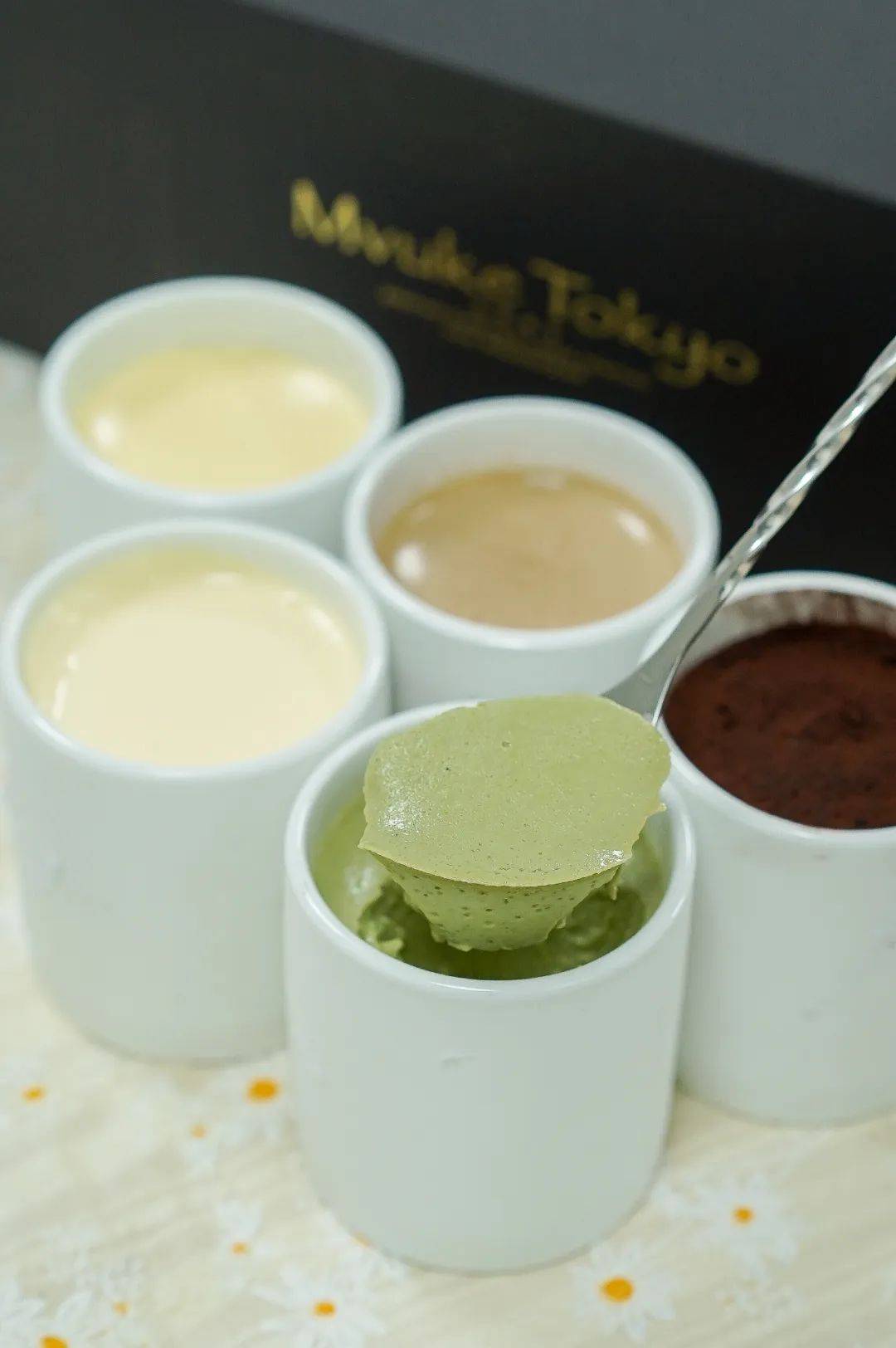 布歌东京的布丁被称为"布丁界的爱马仕",高颜值的纯白色陶瓷罐,内里