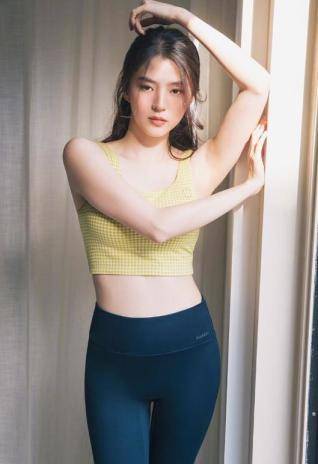 原创出演小三而爆红韩素希一张绝美脸叫人爱没想到身材更绝