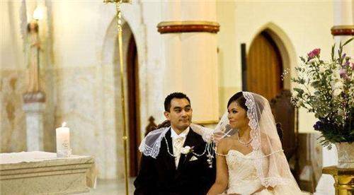 由于不能离婚,还不能避孕,最终导致的恶果便是菲律宾的人口成指数型