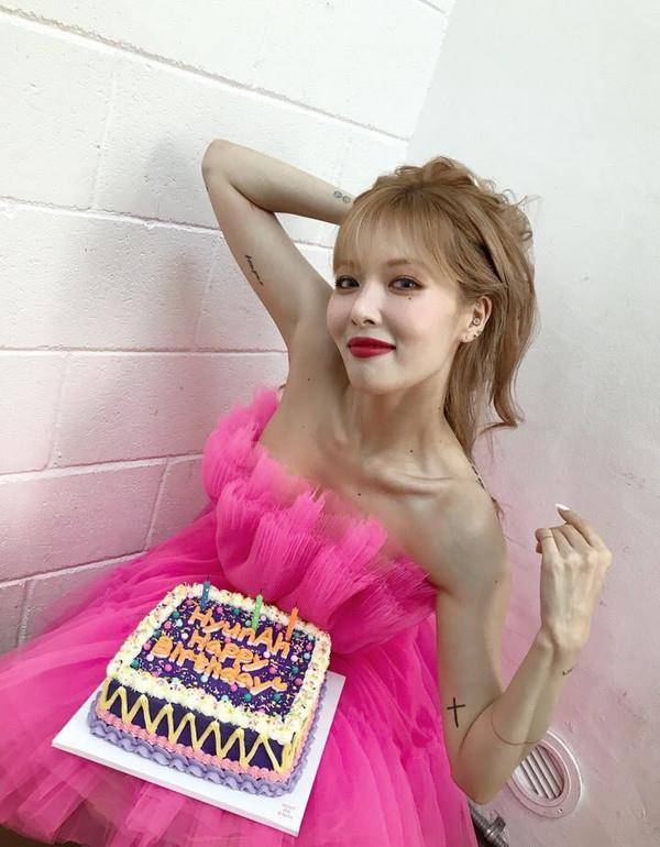 原创南韩小野马泫雅晒火辣美照小背心炫出小蛮腰身材管理顶级