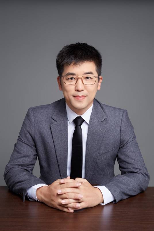 海归法学硕士投身保险行业18年将热爱进行到底