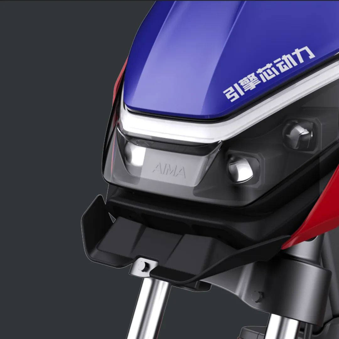 爱玛推出极影酷炫外观搭载四透镜七彩大灯主打续航及体验