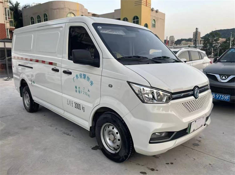 东风御风em26车身尺寸有多大,但近看你会发现这款车型真不小.超过4.