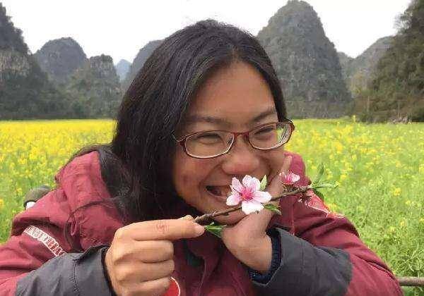 7年前,他骑车带患病女友环游中国,如今有了女儿在理塘开客栈_赖敏_丁