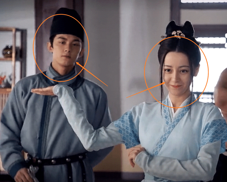 原创迪丽热巴吴磊同框直播离开长歌行滤镜后脸部姐弟感太明显