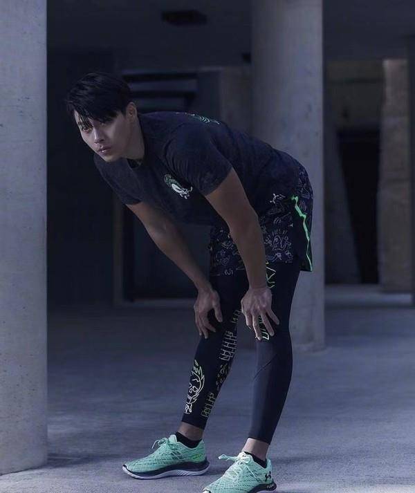 原创38岁玄彬变化真大满头大汗拍大片活力四射肌肉照曝光太时尚